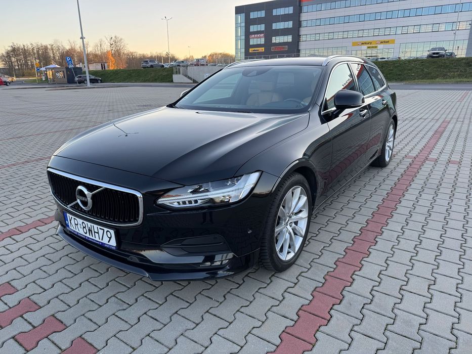 Volvo V90 D5 AWD Momentum, Stan Bardzo dobry, Faktura VAT 23%