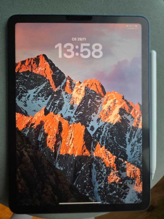 iPad Air 5 (2022) Blue + Apple Pencil 2 + Logitech Folio Touch