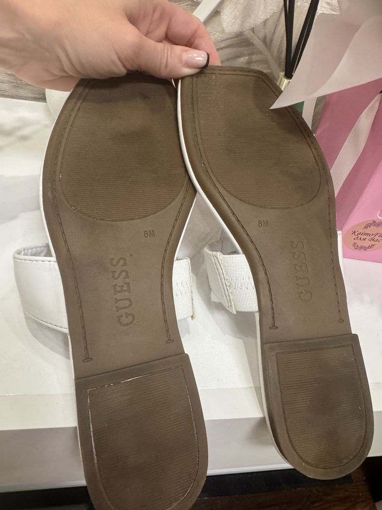 Продам шлепки GUESS