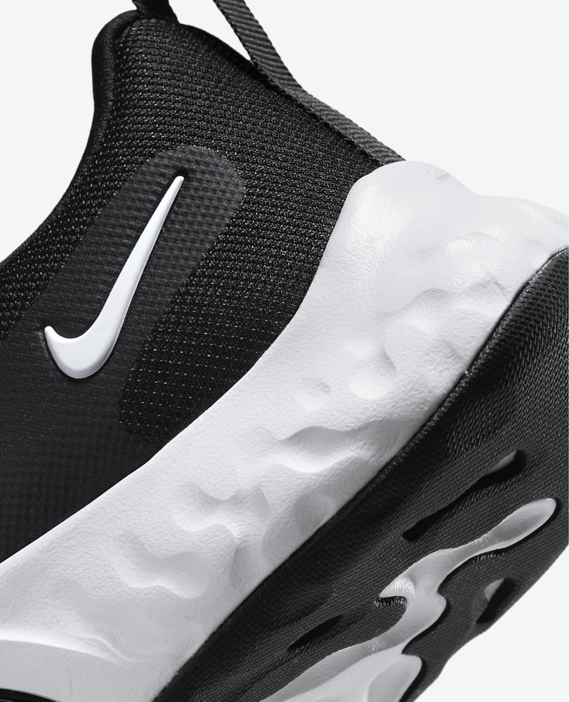 Кроссовки Nike Renew чорні та пудрові
