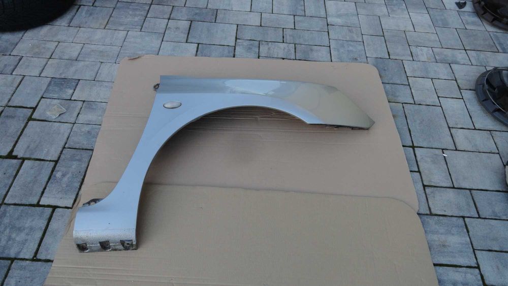 Błotnik Prawy Peugeot 307 Kolor srebrny kod koloru ETSC oryginalny