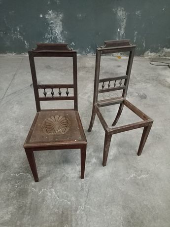 Par de cadeiras em madeira maciça vintage clássicas (para restauro)