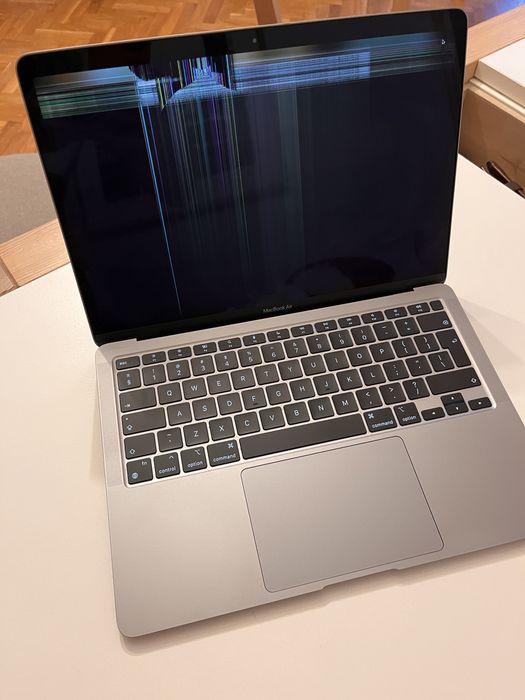 Apple MacBook Air 13,3" M1 / 8GB / 256GB SSD / uszkodzona matryca