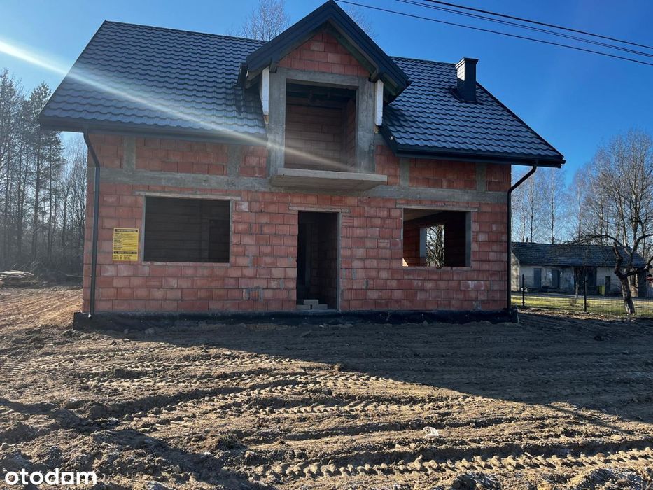 Dom wolnostojący stan surowy z dachem