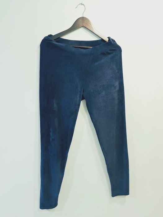 Pluszowe granatowe legginsy