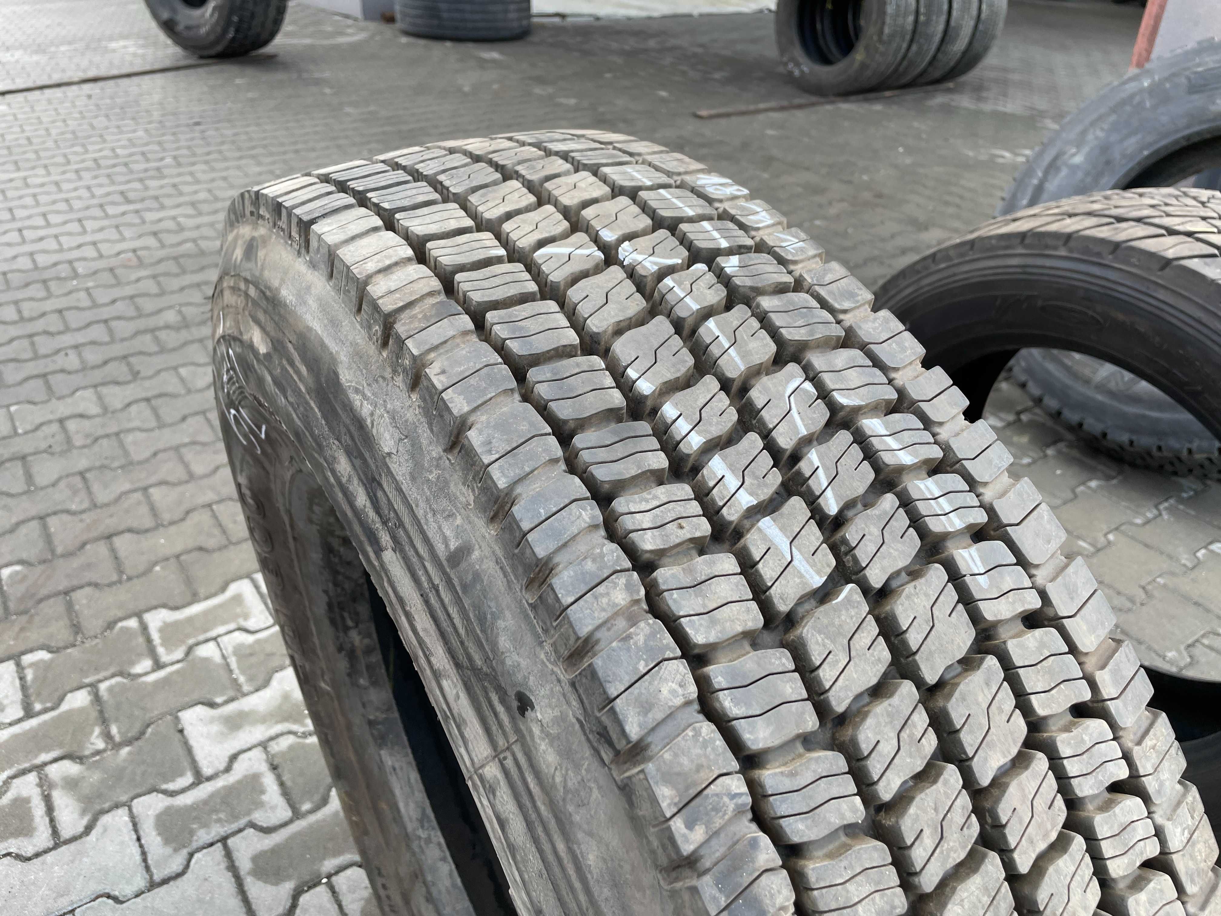 295/80R22.5 Opona Bieżnikowana Typ Kostka