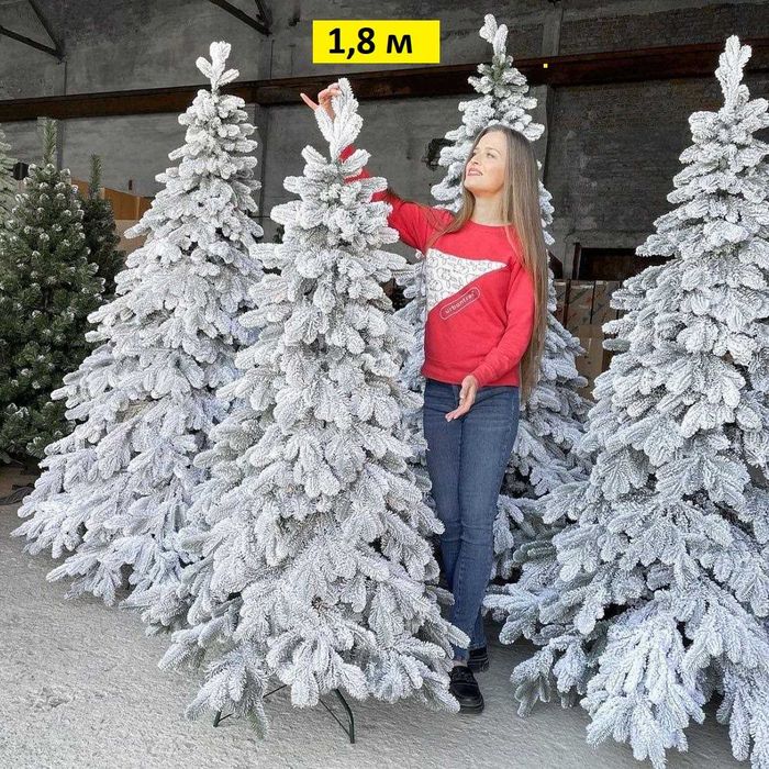 Искусственная елка литая заснеженная. Лита ялинка новорічна в снігу.