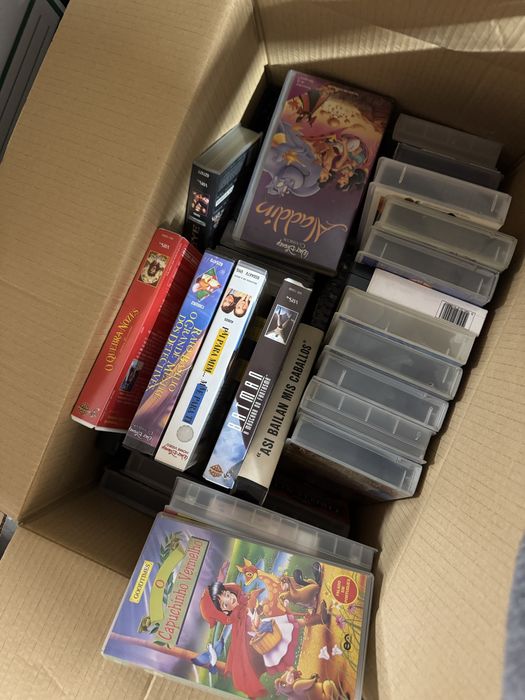 Cassetes / DVDs - varios