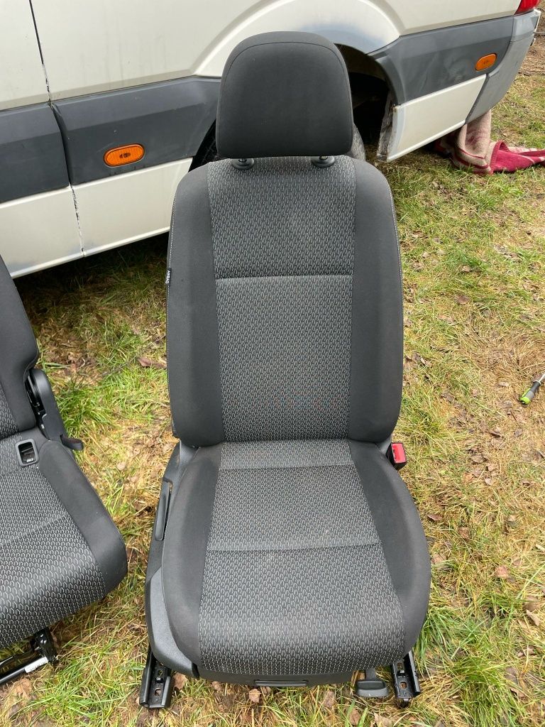 Komplet foteli VW caddy 4 15-20 Grzane boczki