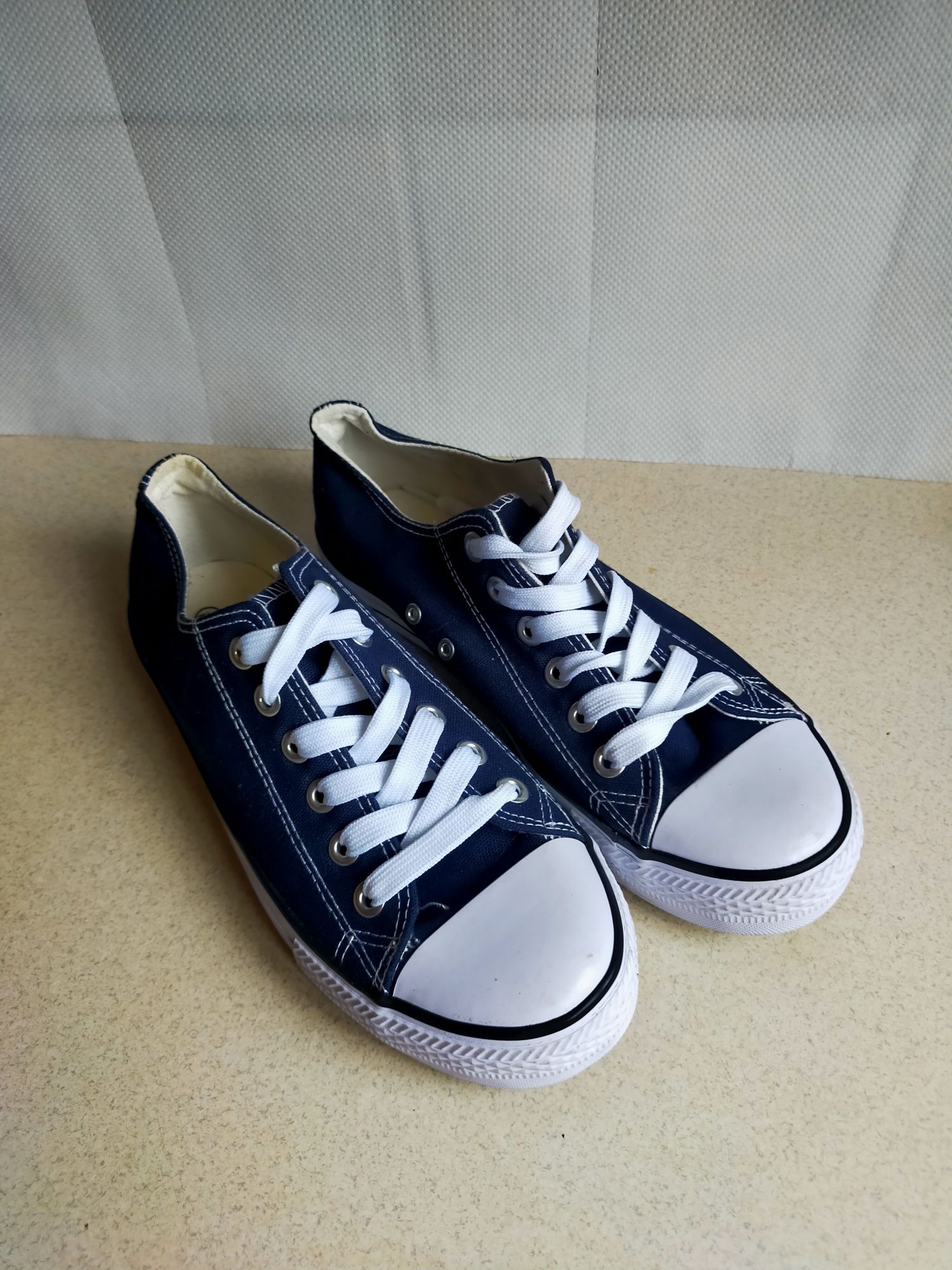 Buty sportowe trampki klasyczne 42