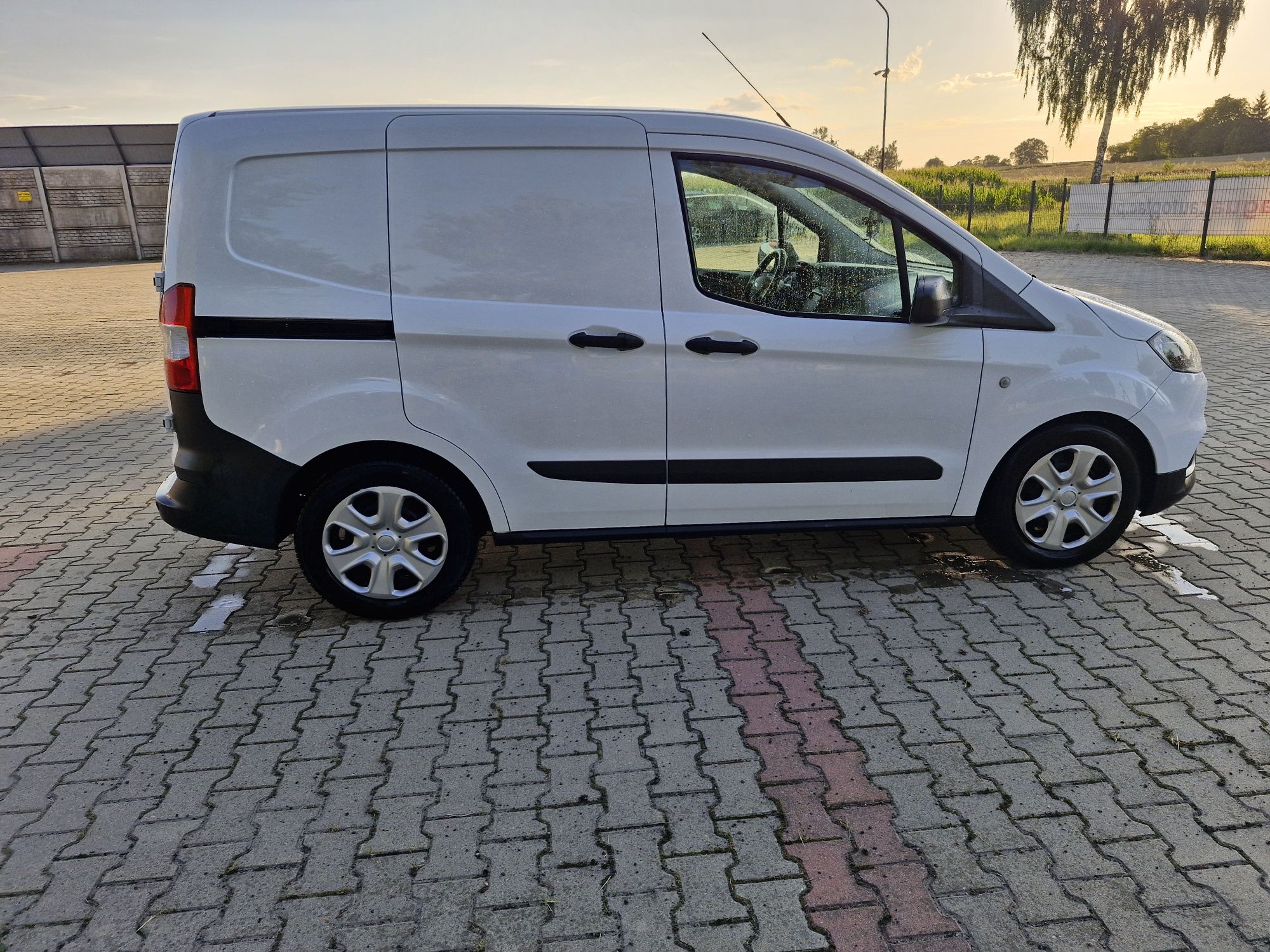 Ford Tranzit courier 2022r