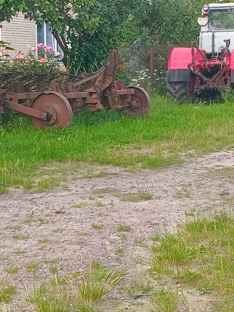 Продам Трактор 150к