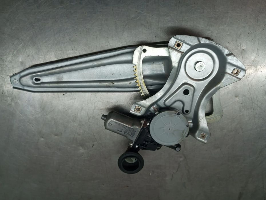 Elevador vidros trás esquerdo TOYOTA Yaris (_P13_)