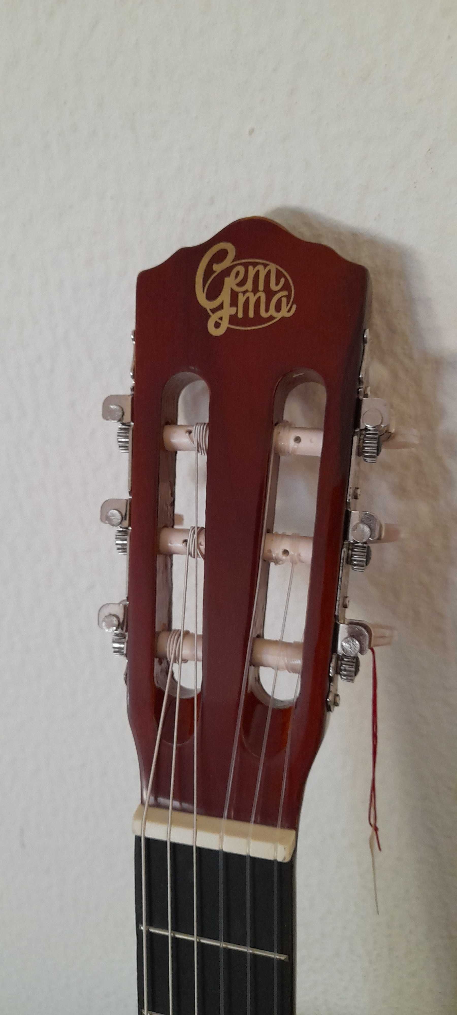 Guitarra GEMMA como novo