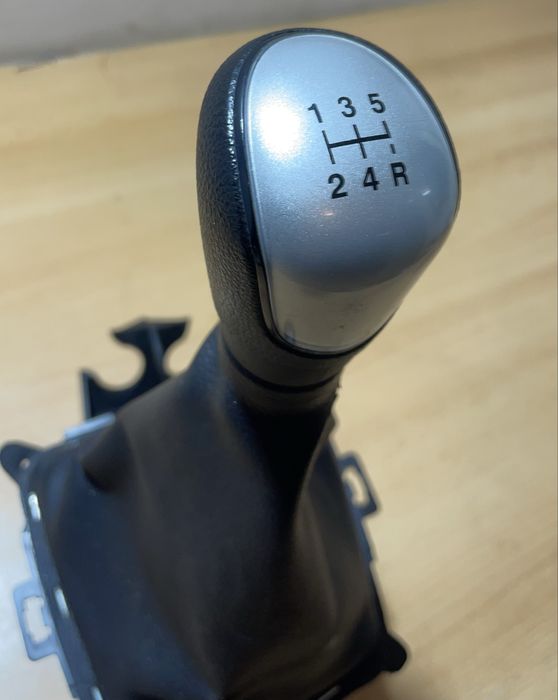 Ford fiesta mk7 gałka zmiany biegów wybierak ładny komplet