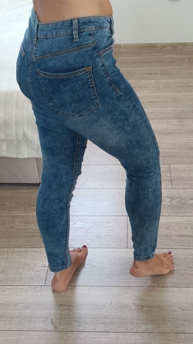 Bershka jeansy z wysokim stanem rurki dopasowane S 36