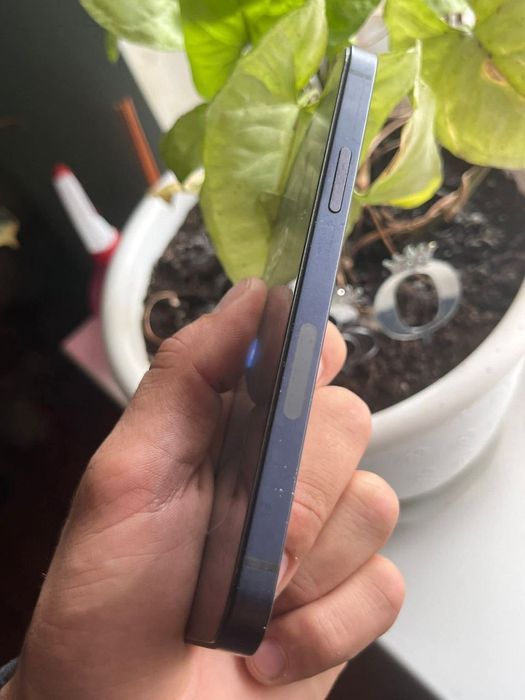 Продам айфон 12 на 128