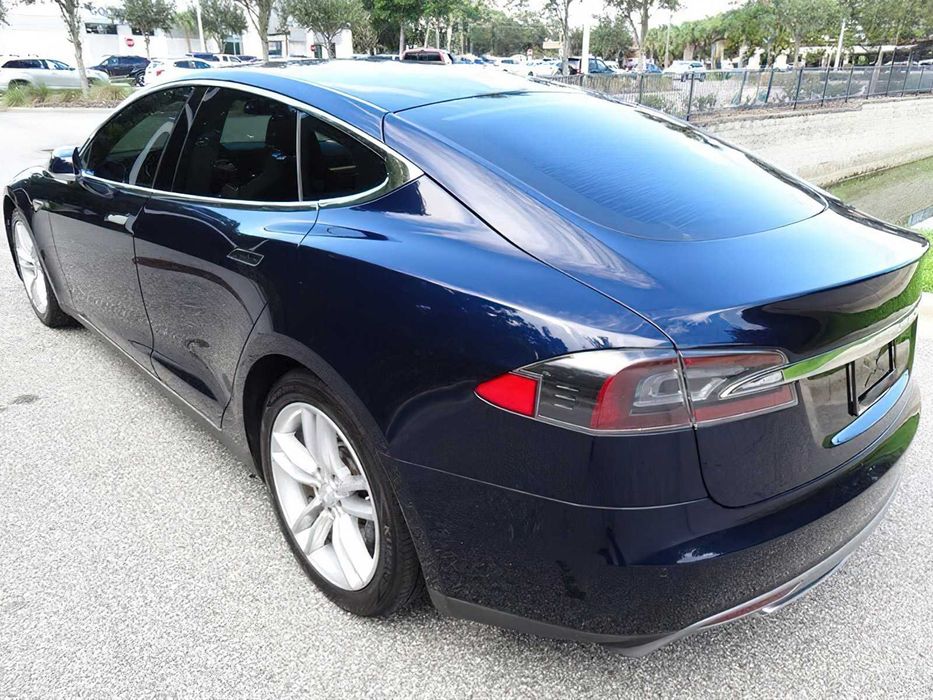 Tesla Model S      2015