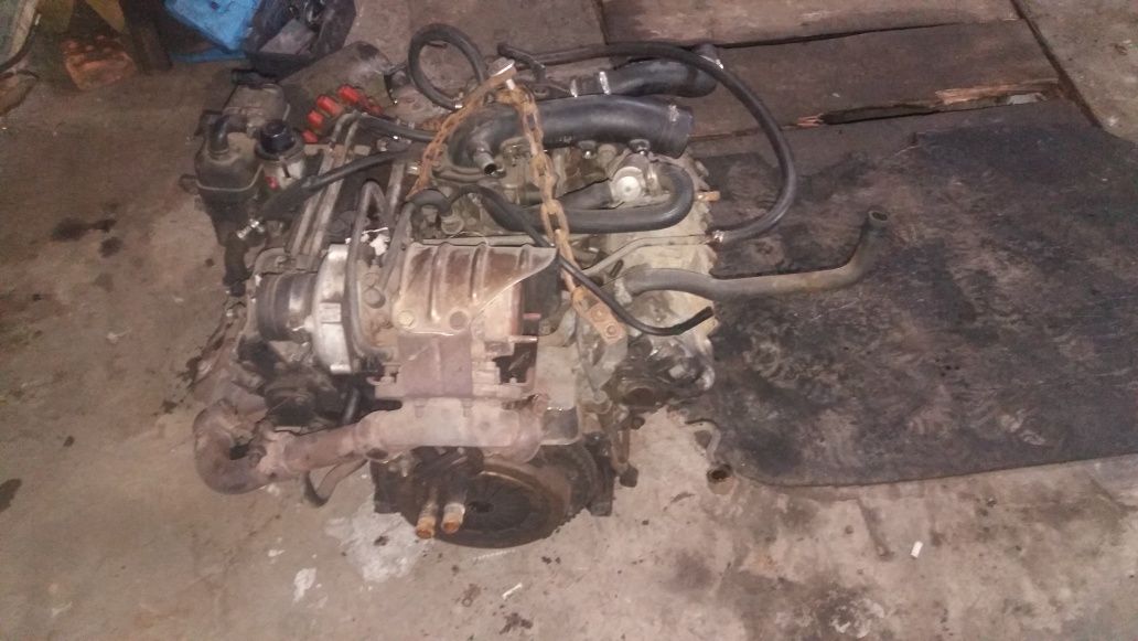 Рено 25 запчасті по двігателю 2.8 v6 ( ремонт двігателей рено25 2.8)