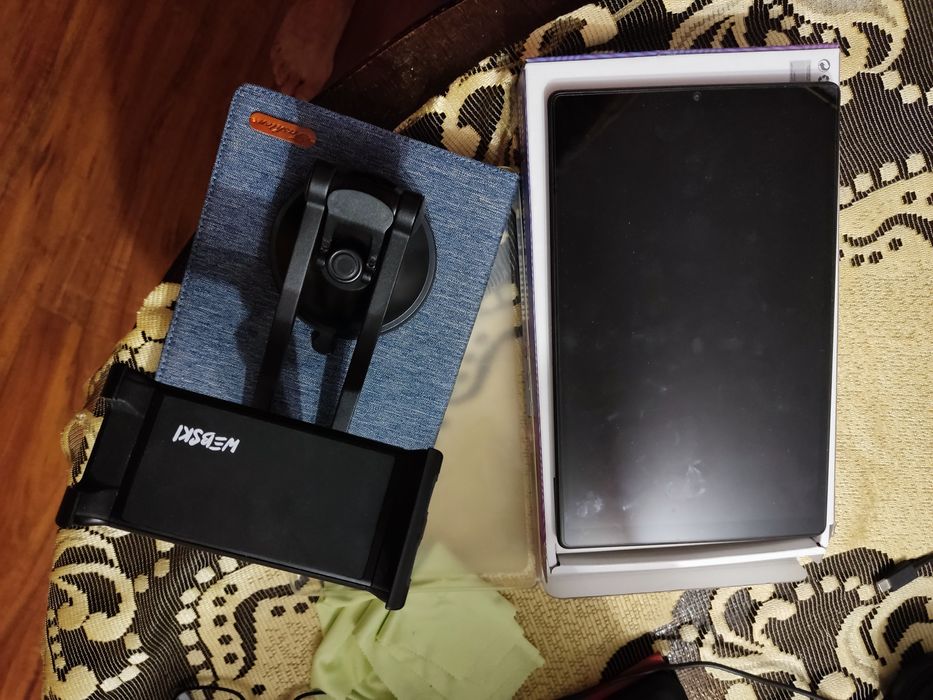 Lenovo TAB m10 HD 4/64 + Holder