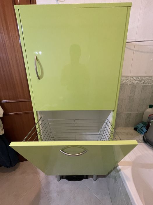 Movel casa de banho com cesto para roupa
