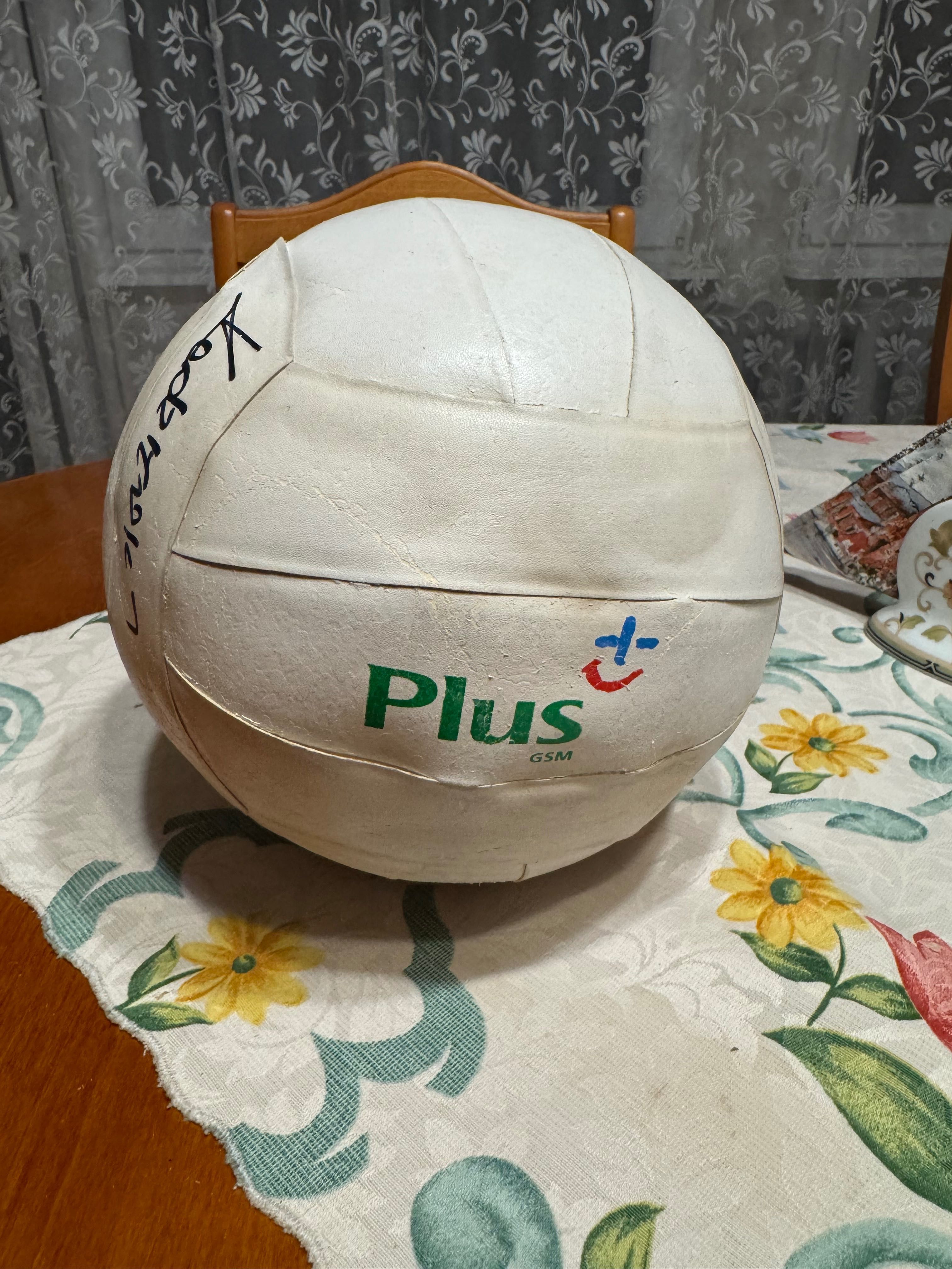 Piłka siatkarska z autografami