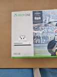 Konsola xbox one s 500gb z napędem 2 pady fifa