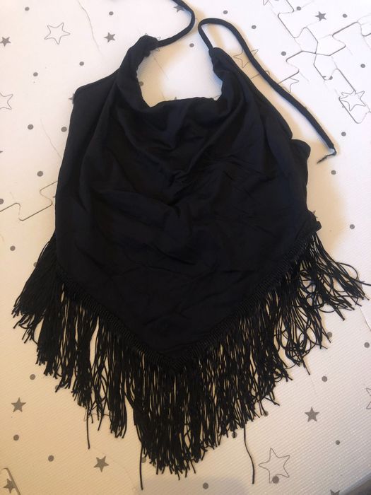 Bluzka z frędzlami czarna gole plecy