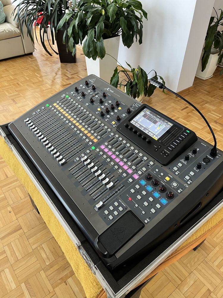 Behringer X32 + case