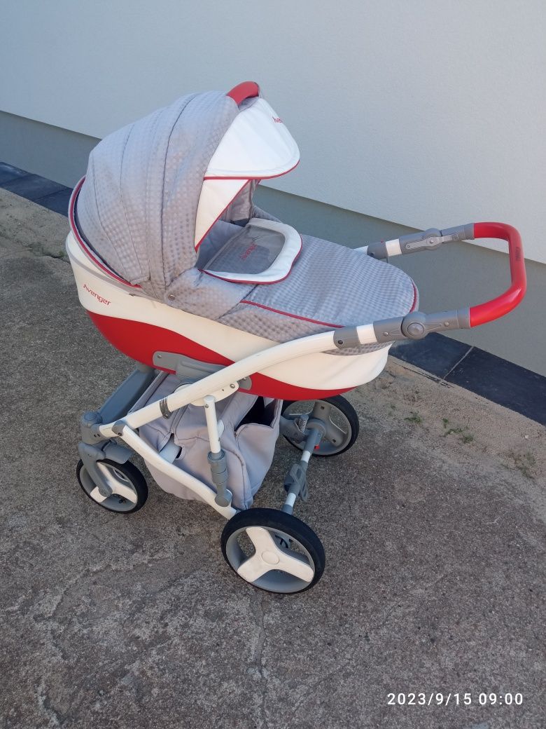 Camarelo Avenger 2w1 plus Maxi Cosi Cabriofix