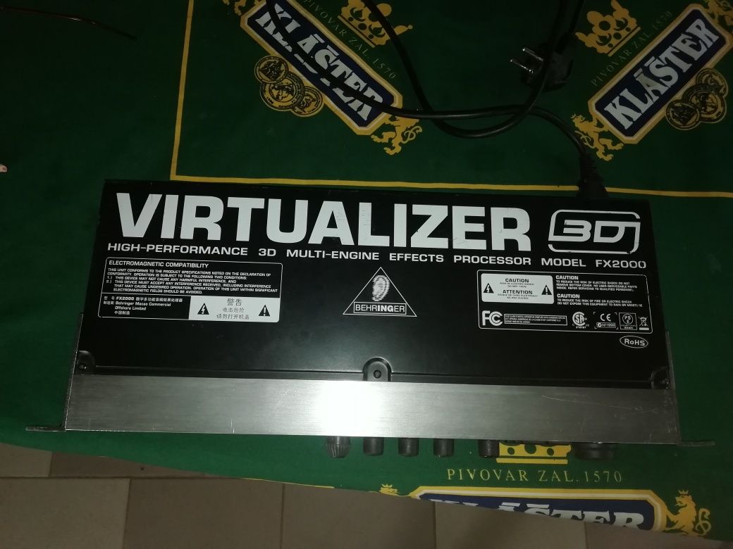 Процессор эффектов Virtualizer 3D FX 2000.