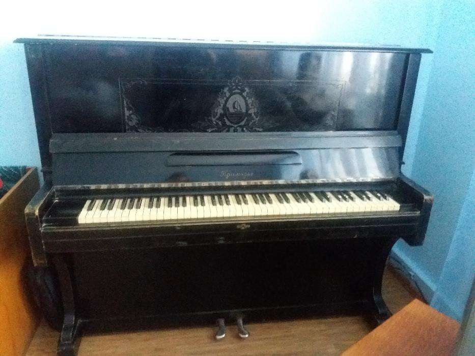 Піаніно чорне продам
