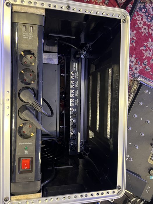 Rack Behringer XR18 + HA4700