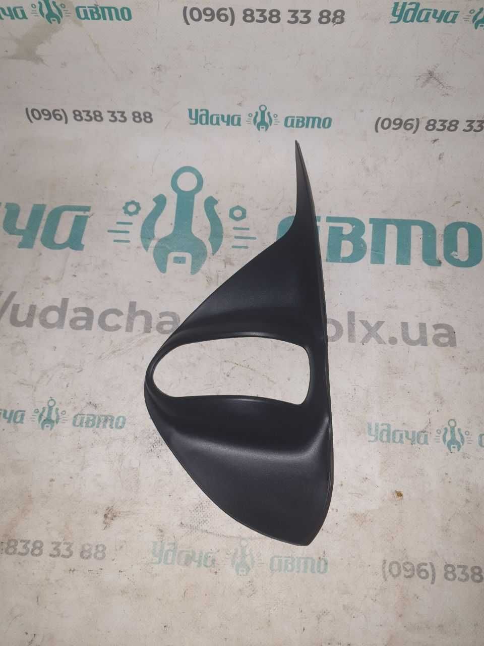 Рамка туманки  Toyota Prius Prime  8148147130 8148247130