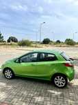 Mazda 2010 verde