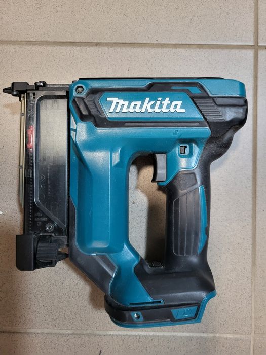 Makita DPT353Z Akumulatorowa gwoździarka Li-ion 18V,bez aku
MDPT353Z
