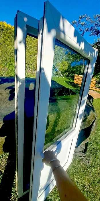 Sprzedam drzwi PCV – jak nowe, z szybą, idealne na taras, strych