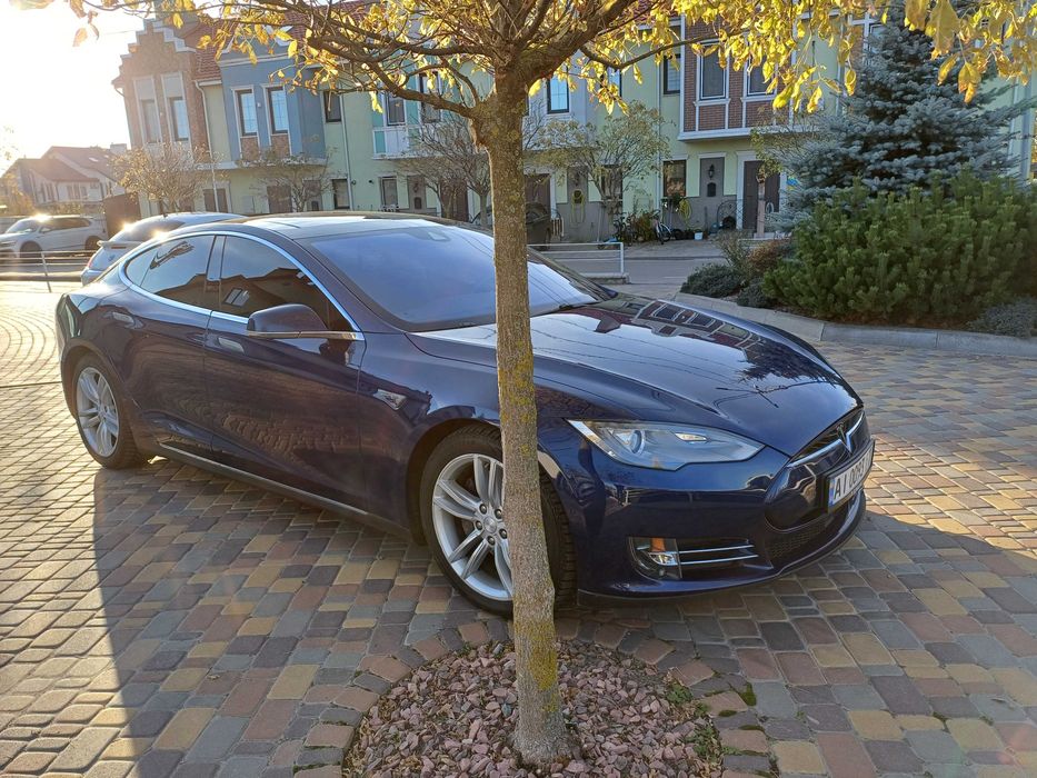 Tesla Model S 85D - 2015