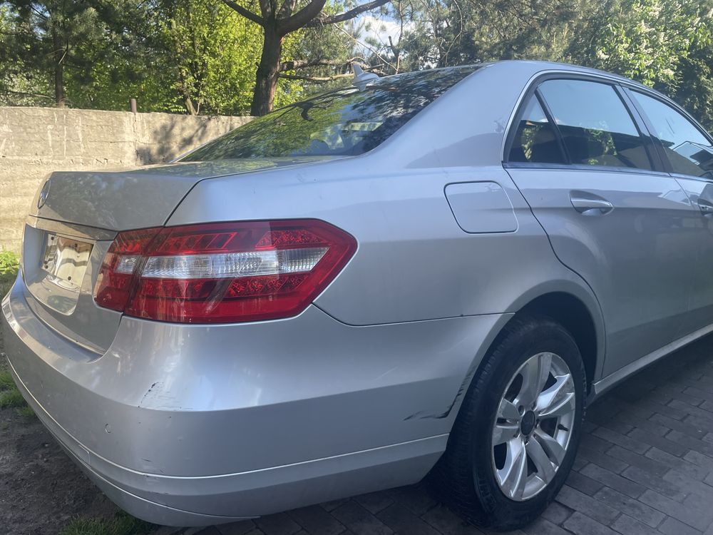 Mercedes E 220 170km ANGLIK