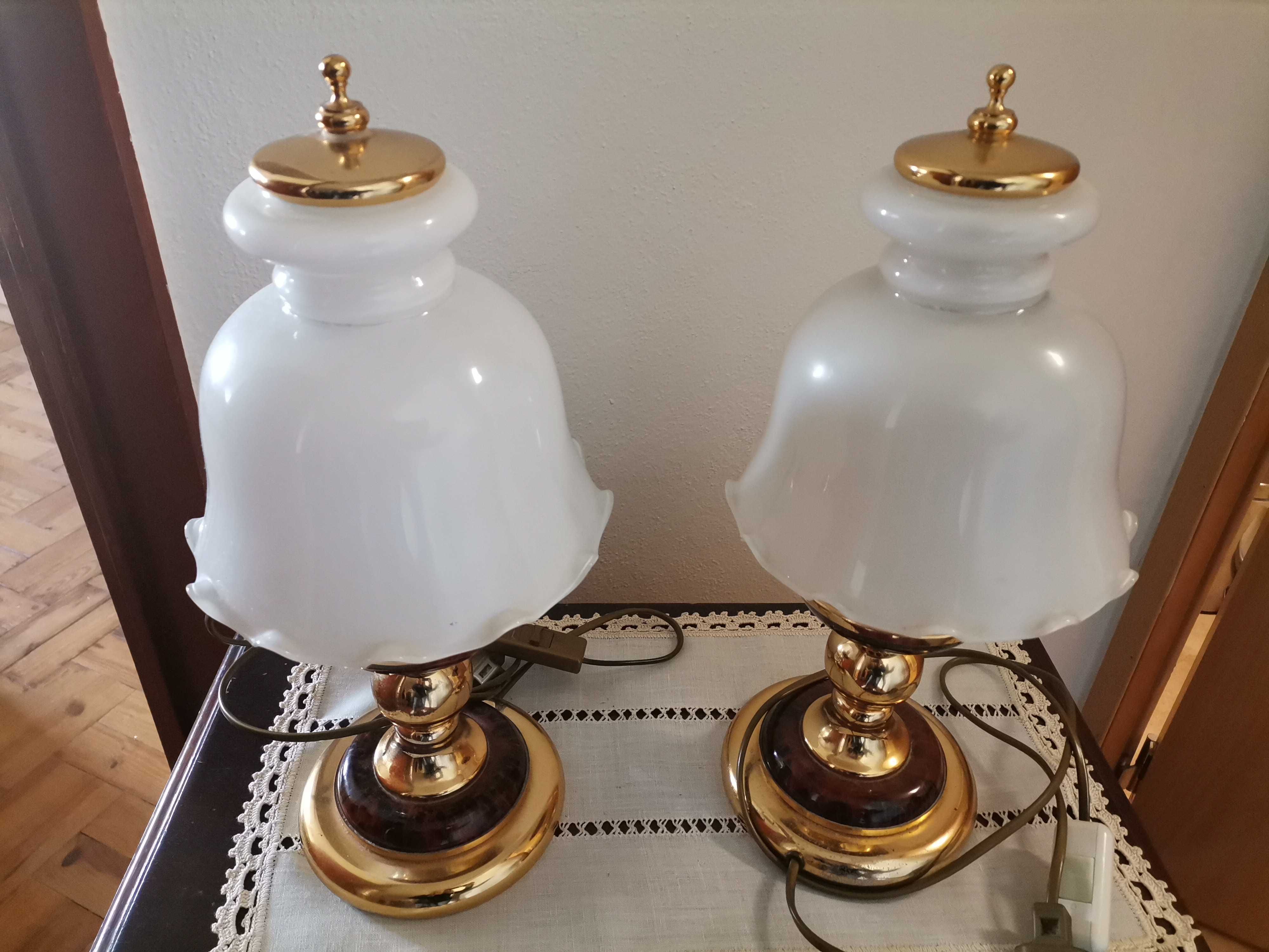 Conjunto de candeeiros de mesa de cabeceira antigos