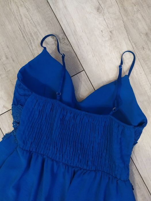 Sukienka koktajlowa, asymetryczna