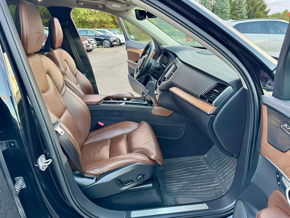 Volvo XC90      2019