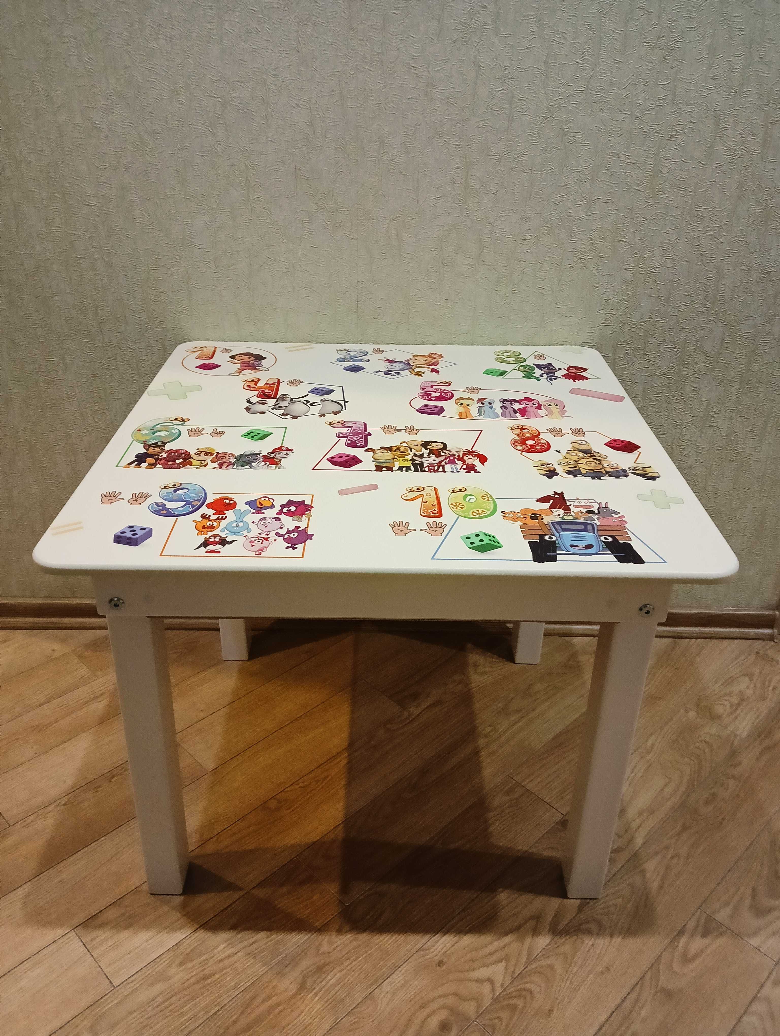 Дитячий столик з пеналом