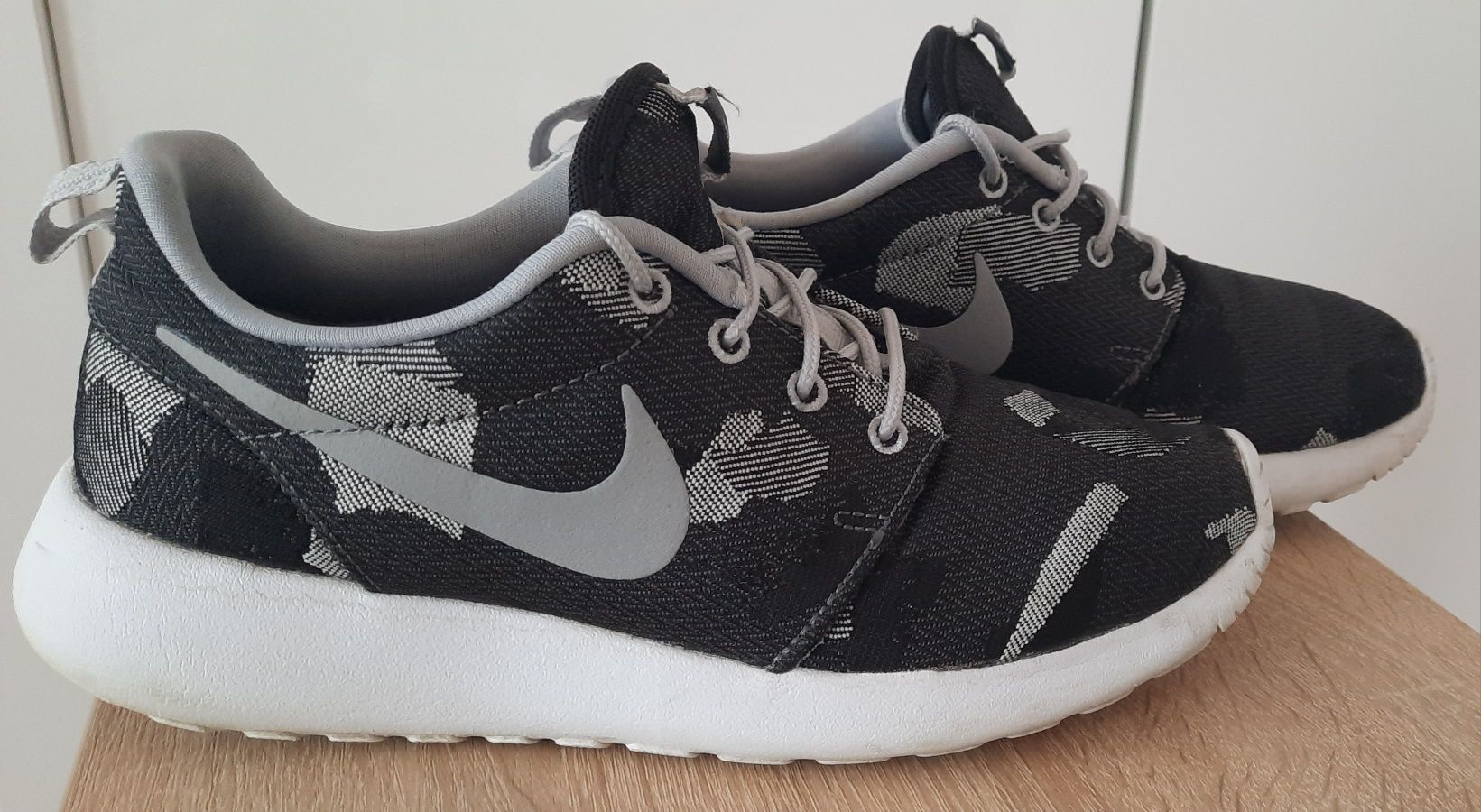 Buty NIKE Roshe do biegania rozm. 37,5