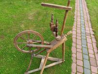 Sprzedam stary kołowrotek drugi oddam gratis wszystko działa