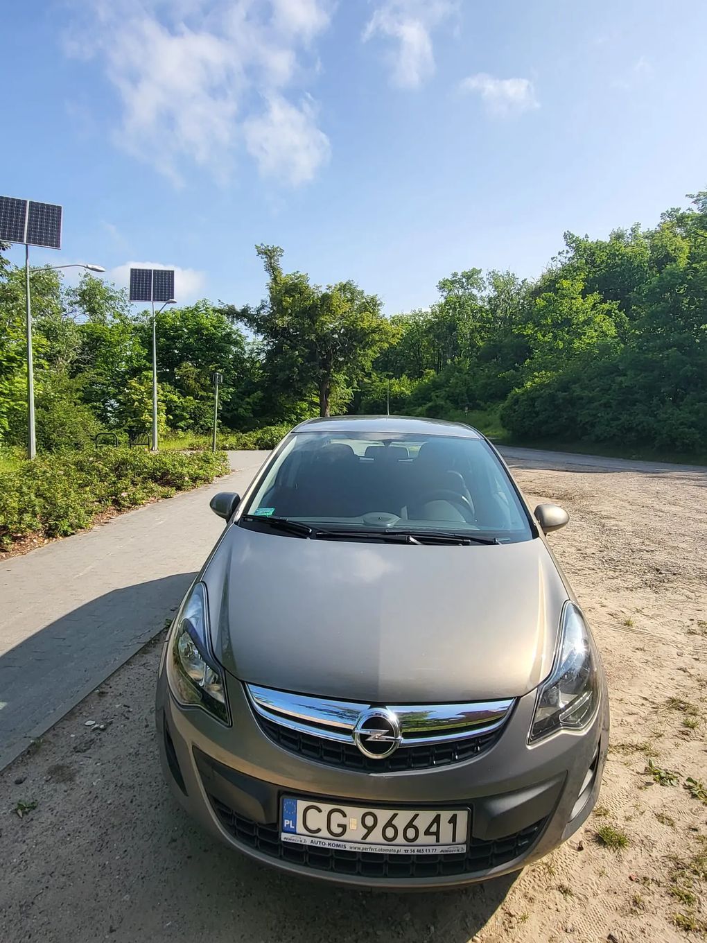 Opel Corsa w idealnym stanie wizualnym i technicznym. Ekonomiczne auto