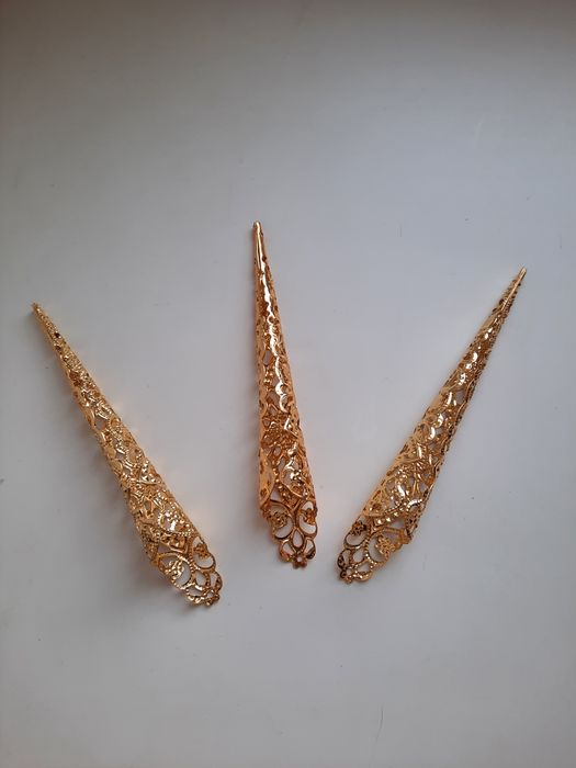 Продам накладные ногти для танцев.4 шт золотис + 2 шт серебр=120 грн