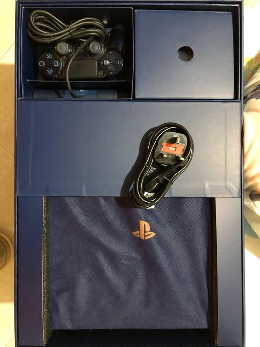 Ps4 pro edição 500 million