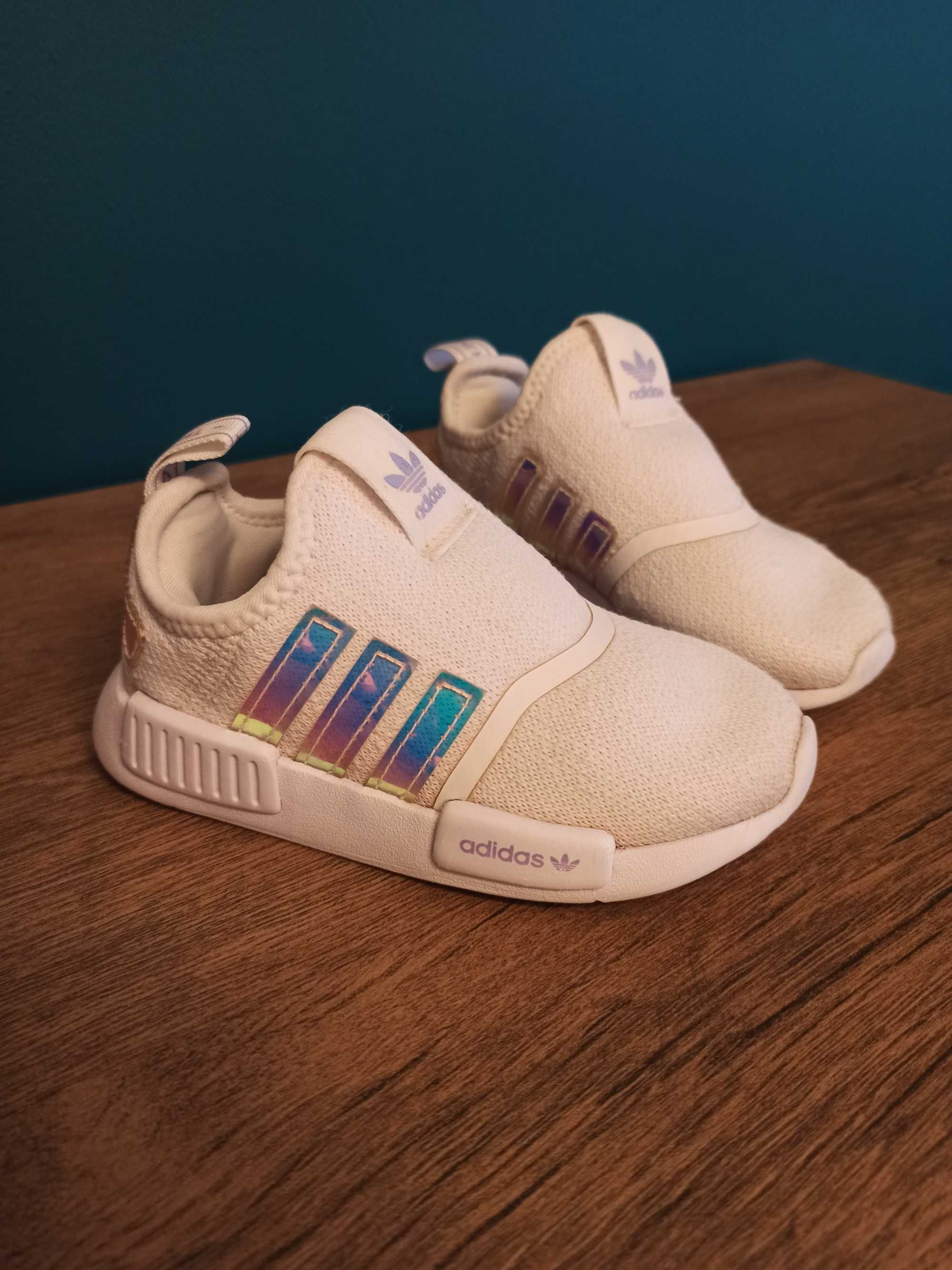 Białe adidasy 23 rozmiar