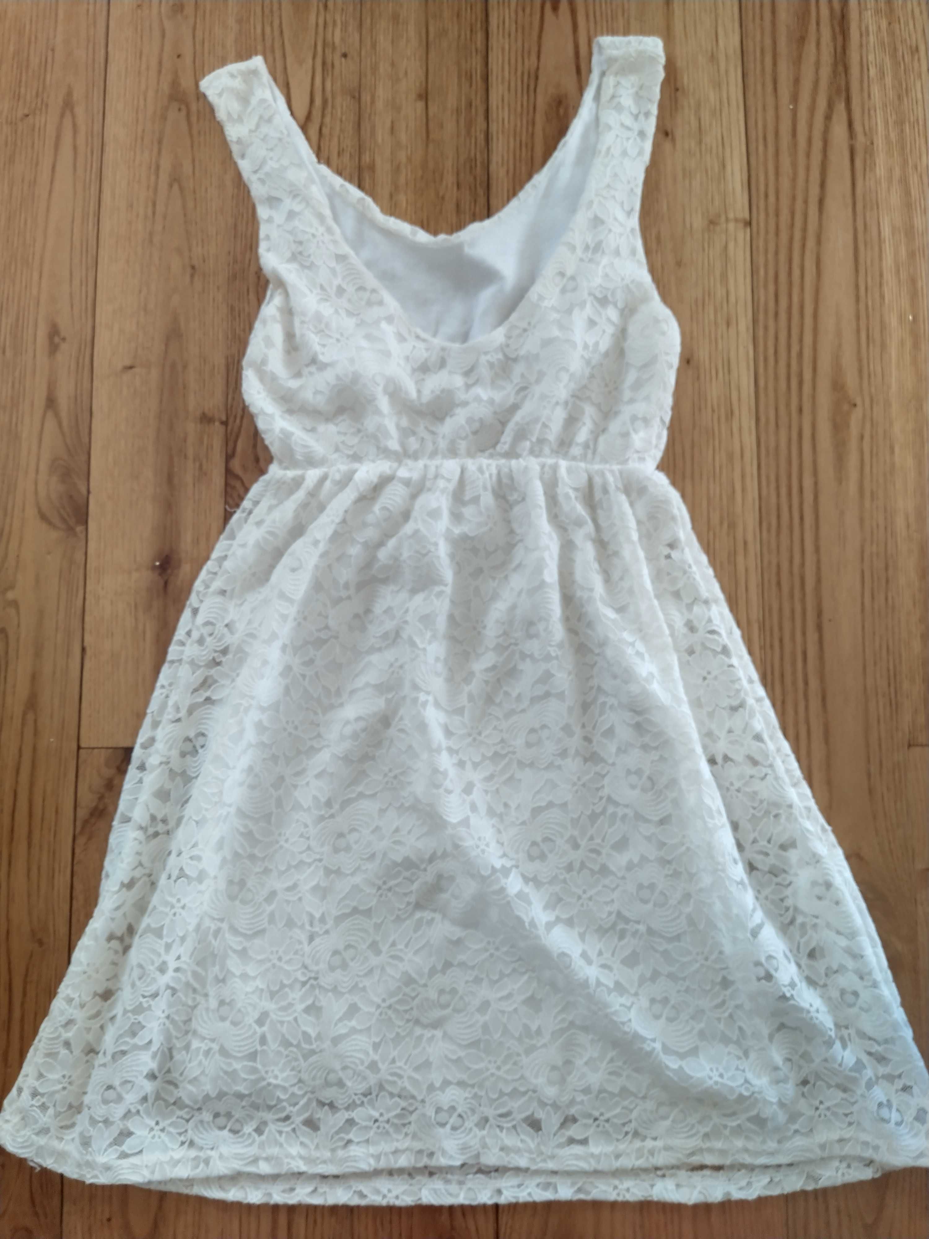 Vestido rendado curto